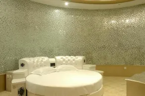 Yaklai Holiday Hotel - Image 2