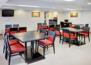 Quality Inn - Image 4