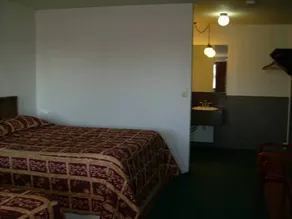 Interstate Inn - Image 3