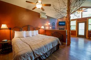 Eureka Springs Treehouses Caves Castles and Hobbits - Image 5
