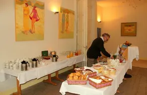 Green White Hotel - Image 4