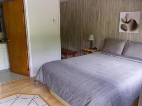 Peacock Villa Motel - Image 5