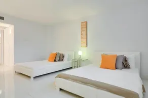 2BR-2BA with Pool Gym Beach Marbella Tower - Image 2