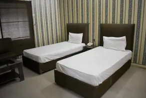 Hotel Four Season Inn - Image 2