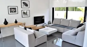 Villa with private pool - Image 2