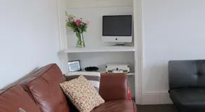The Beatnik, Victorian townhouse apartment with parking - Image 3