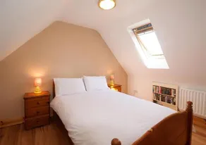 The Hut at Baywatch Bed & Breakfast - Image 2