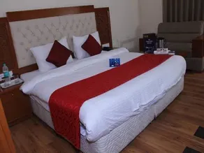 OYO Premium Mountain Vew Mashobra - Image 5