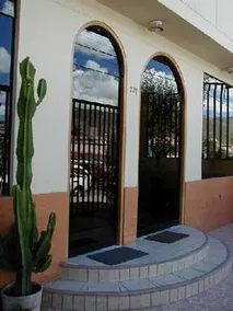 Madison Hostal - Image 2
