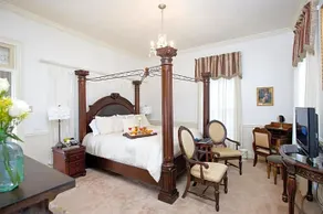 Historic Sion Bass Guest House - Image 3