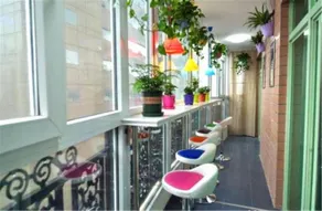 Qingting Space Capsule Hostel - Image 2
