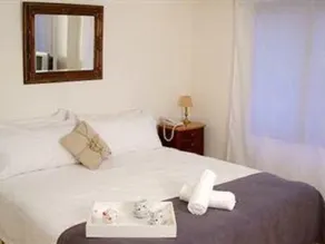 Migueletes Plaza Suites - Image 4