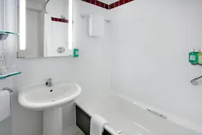 Jurys Inn - Image 2