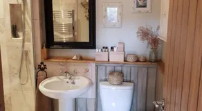 The Orchards Guest Suite - Image 5