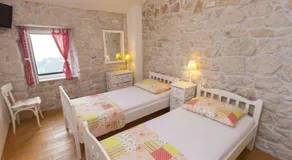 Ctma 108/Charming Holiday House With Whirlpool In Makarska Up To 4 + 1 Persons - Image 2