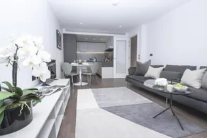 Riverlight Quay Modern 2 bed flat - Image 2