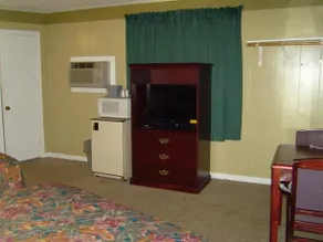 Sundown Motel - Image 5
