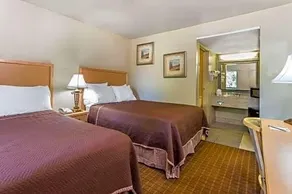 Travelodge by Wyndham Riviera Beach/West - Image 3