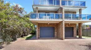 One Street from Main Beach - Image 4