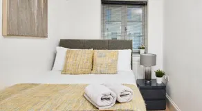 Boutique Bath Apartment Free Parking - Image 2