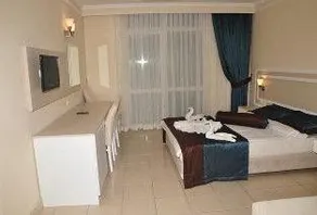 Blue Moon Hotel - Image 2