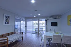 Adelong 9 Beach House - Image 3