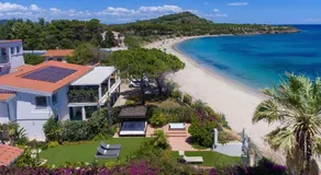 Lussuoso appartamento sulla spiaggia di Nora con jacuzzi e giardino - Image 2