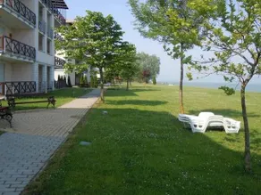 Hullam Udulopark Apartment - Image 1