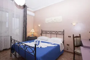 Laura - Image 4