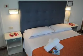 Hotel Pigalle - Image 2