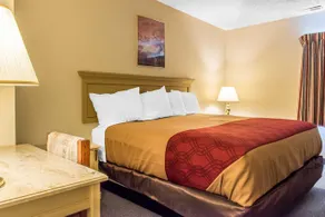 Econo Lodge Inn & Suites - Image 2