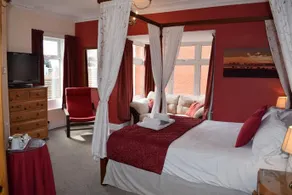 St Aubyns Guest House - Image 2