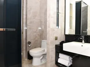 King Won Business Hotel - Image 4