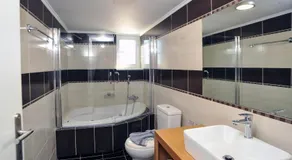 Mithos Premium Rooms - Image 4