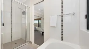 3 bedroom central home - Image 5