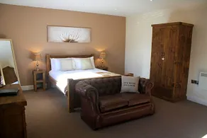 The Woodman Inn - Image 2