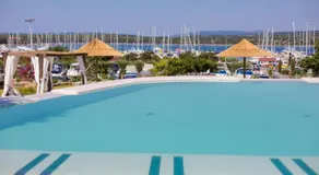 Floating Holiday Home - Image 5