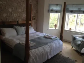 No 33 Bed & Breakfast - Image 3