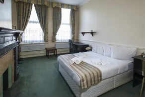 Hampton Court Palace Hotel - Image 5