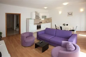 Cro Jet Set Palace - Image 5