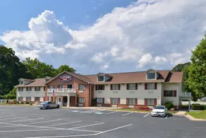 Country Hearth Inn-Toccoa - Image 3