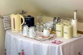 Coombe Cottage Smallholding Retreat - Image 2