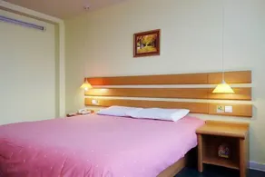 Home Inn Shanghai Wuning Road - Image 2