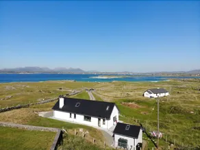 Mannin Bay Beach House - Image 1