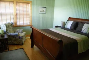 Island Getaway Vacation Rental - Image 2
