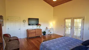 SANDRA'S RAINBOW RETREAT - Image 4