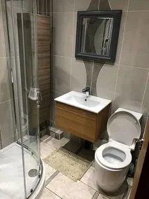 BIG ROOM rusholme WITH TV AND PRIVATE BATHROOM-parking&wifi - Image 5