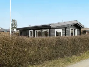 Holiday home with barbecue, terrace & garden - Image 1