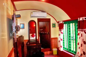 Antonys Eco Houseboat Hostel - Image 3