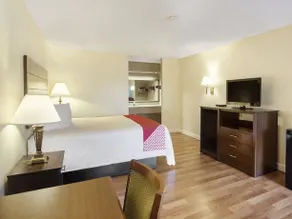 M Star Hotel Brewton - Image 3